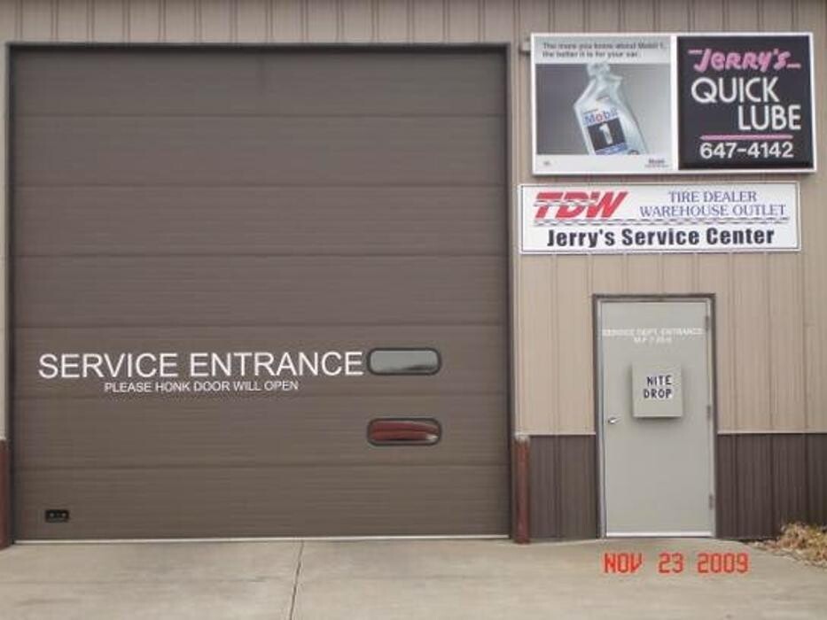 Images Jerry's Auto Sales of Lennox