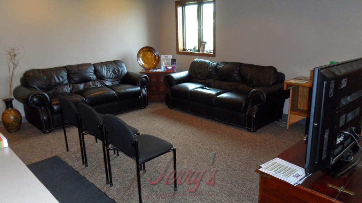 Images Jerry's Auto Sales of Lennox