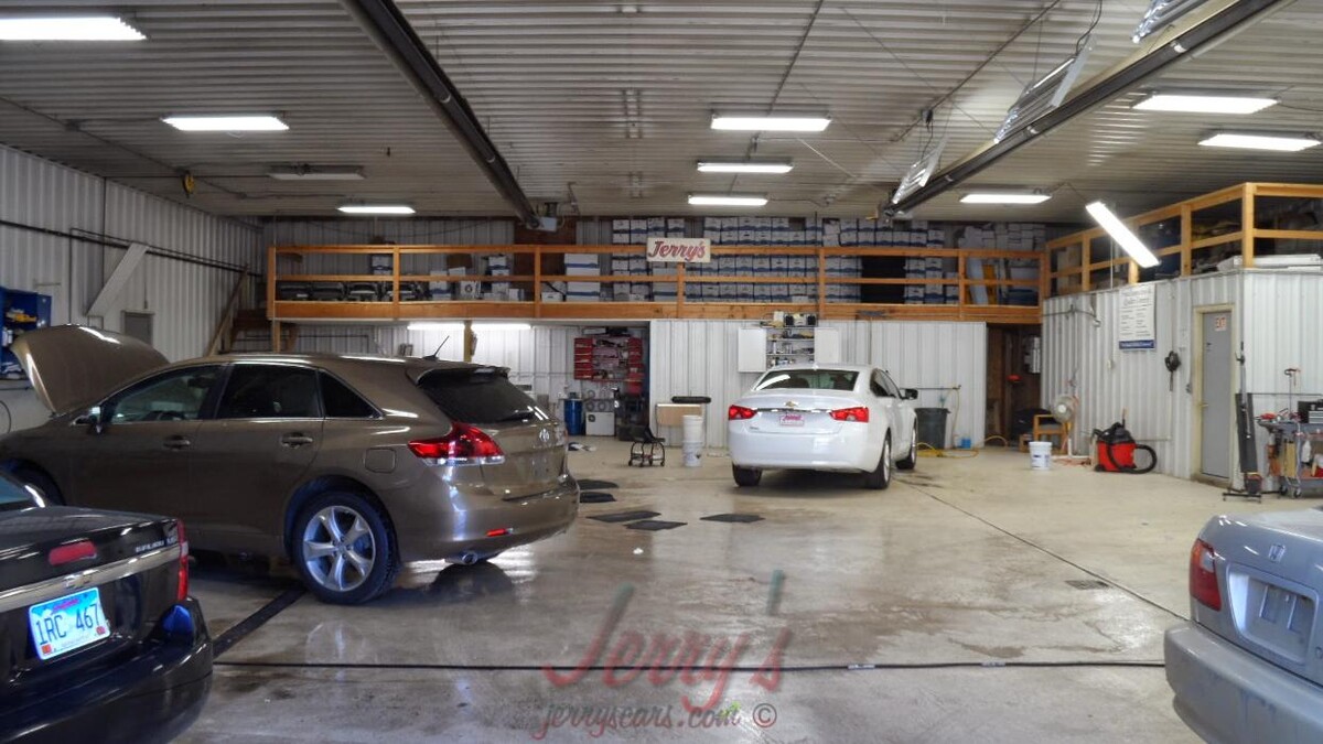 Images Jerry's Auto Sales of Lennox