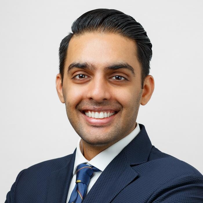 Images Ayoosh Pareek, MD