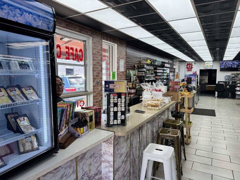 Images RC LA ATENAS MARKET & Smoke Shop