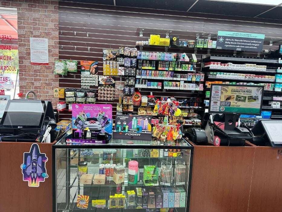 Images RC LA ATENAS MARKET & Smoke Shop