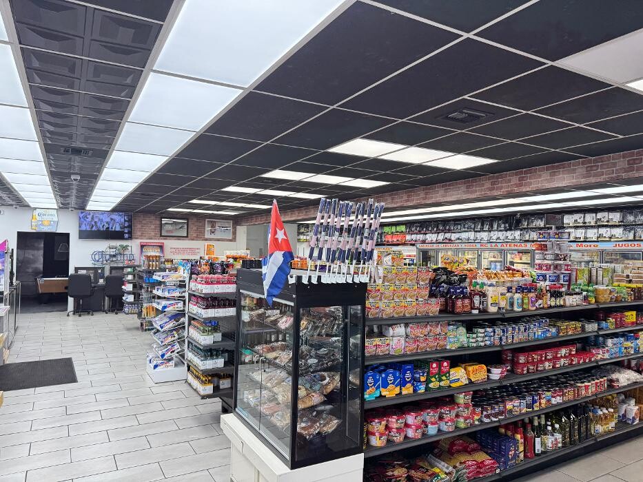 Images RC LA ATENAS MARKET & Smoke Shop