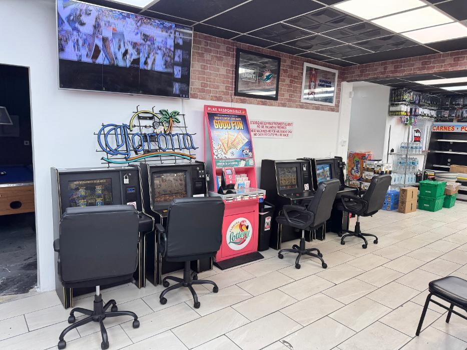 Images RC LA ATENAS MARKET & Smoke Shop