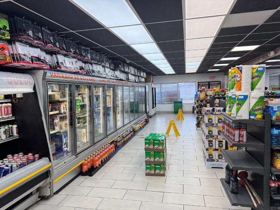 Images RC LA ATENAS MARKET & Smoke Shop