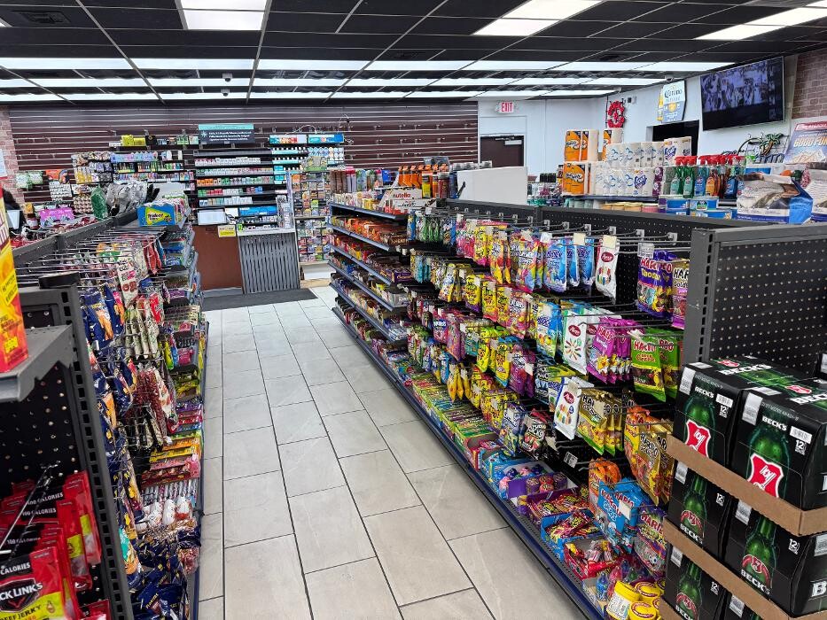 Images RC LA ATENAS MARKET & Smoke Shop
