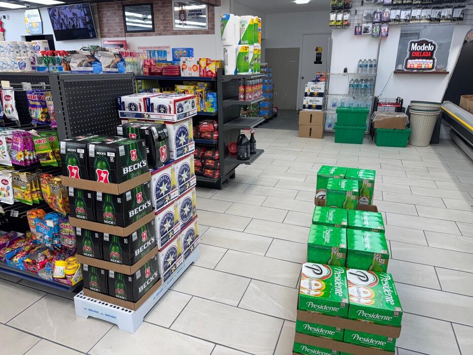 Images RC LA ATENAS MARKET & Smoke Shop