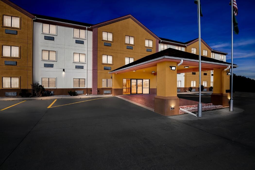 Images Quality Inn & Suites McAlester on Hwy 69