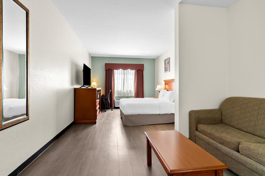 Images Quality Inn & Suites McAlester on Hwy 69