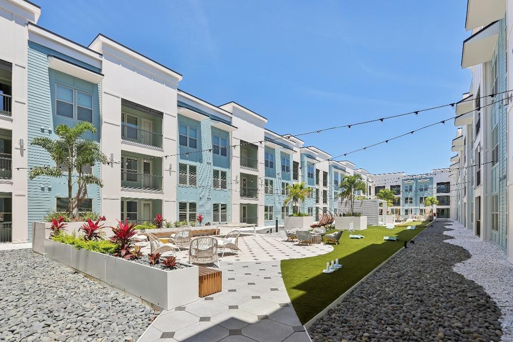 Images Brea Lakewood Ranch Apartments
