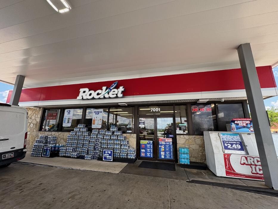 Images CoinFlip Bitcoin ATM - Rocket #4263 (St. Louis)