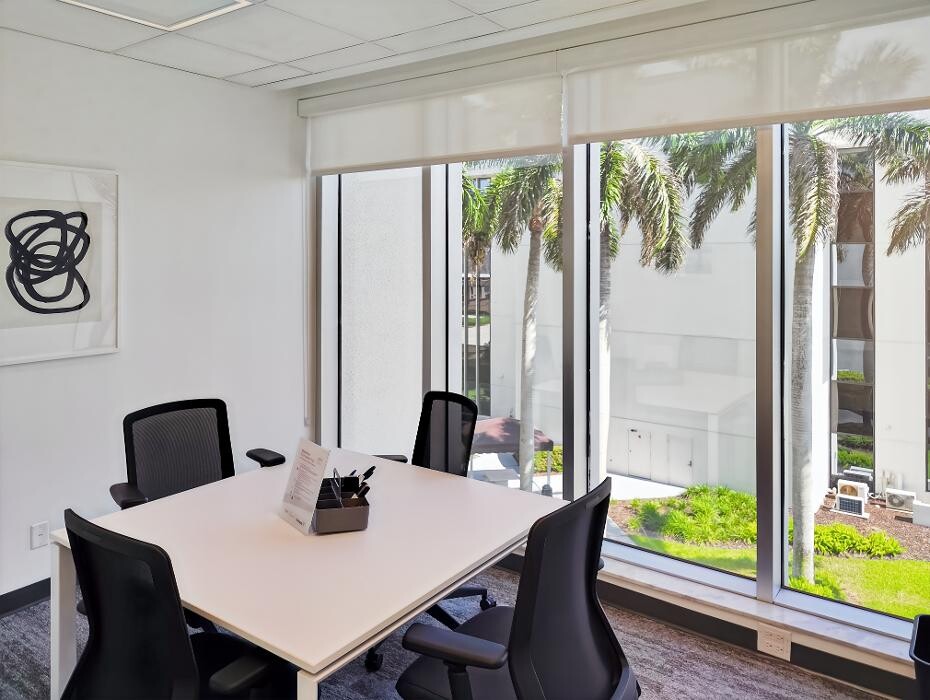 Images Regus Tamiami Trail N