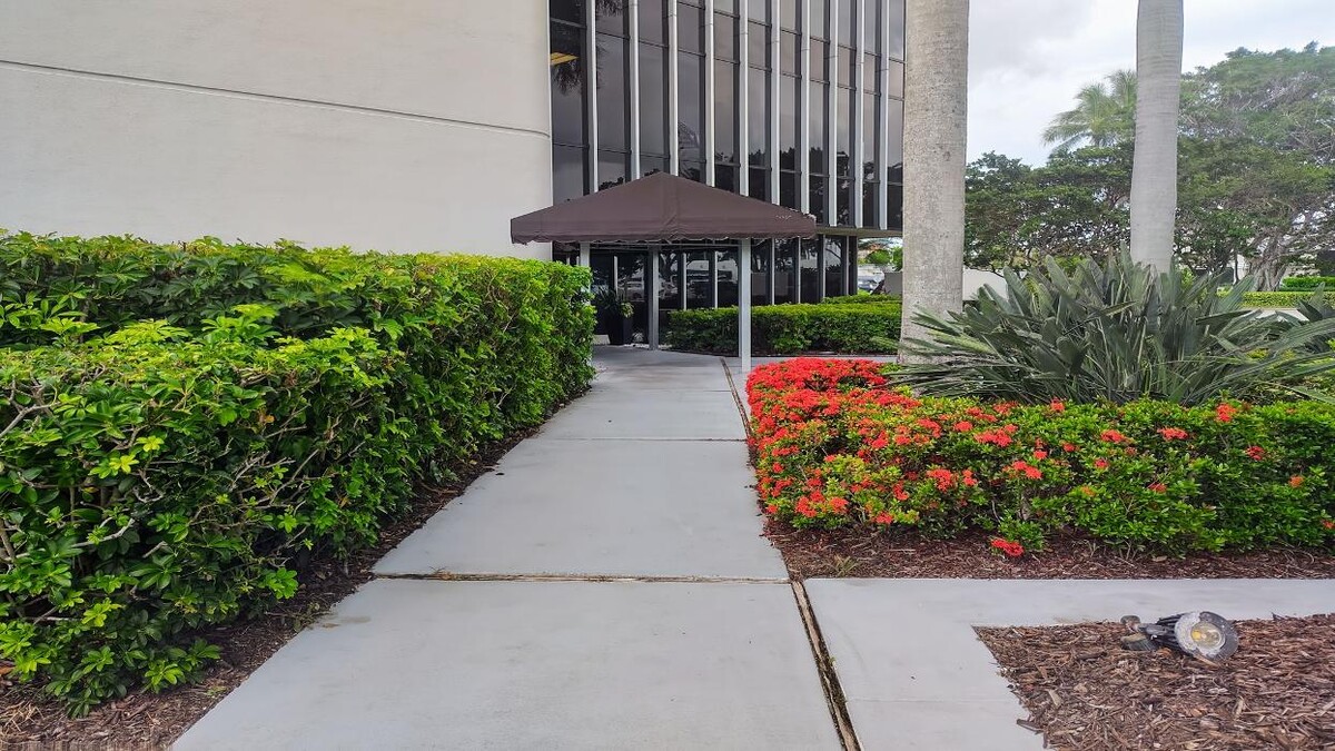 Images Regus Tamiami Trail N