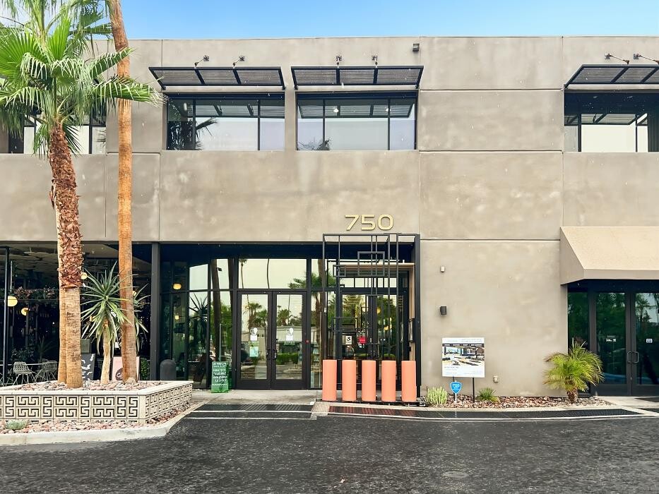 Images Regus Palm Springs