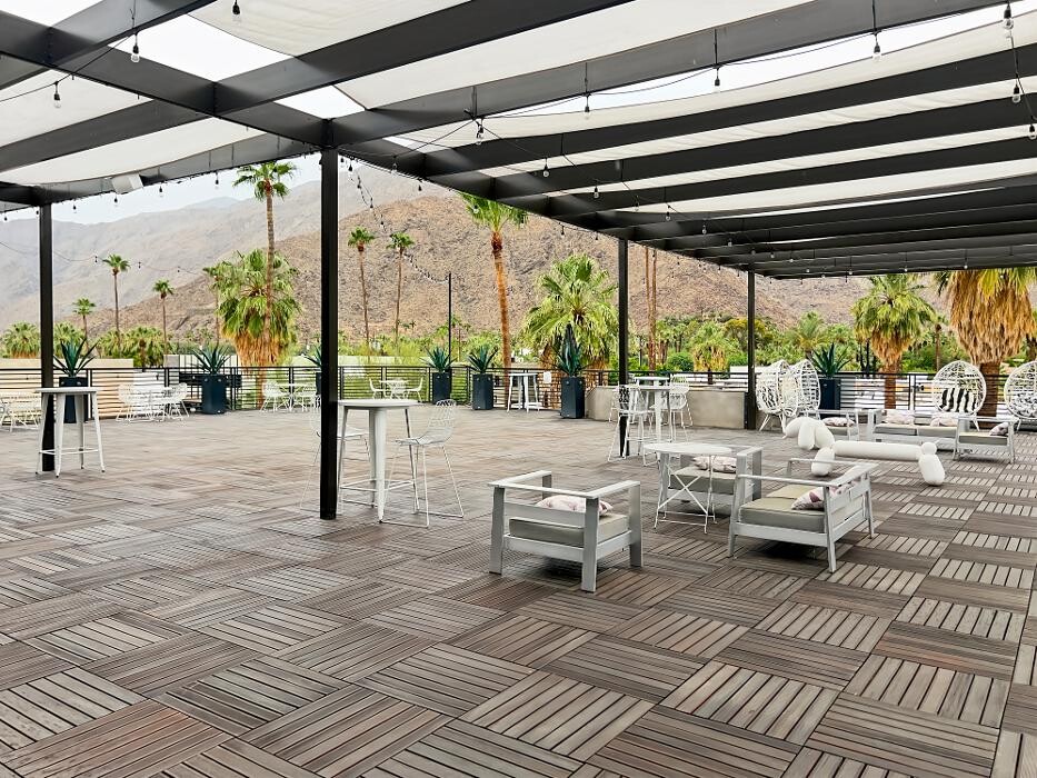 Images Regus Palm Springs