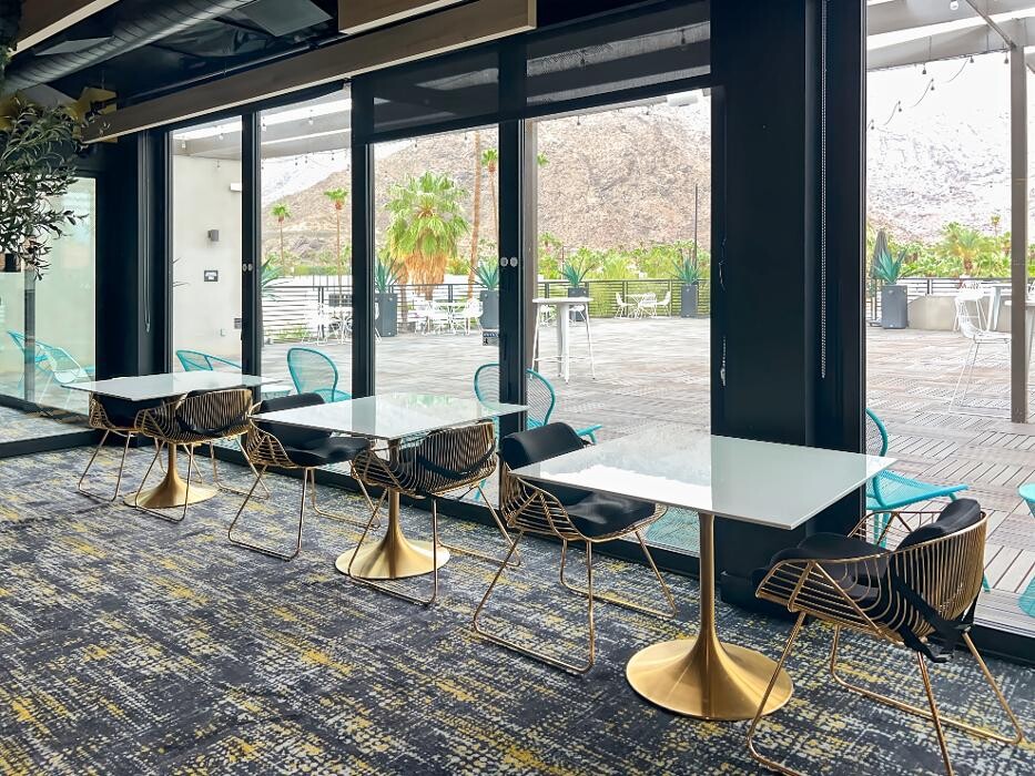 Images Regus Palm Springs