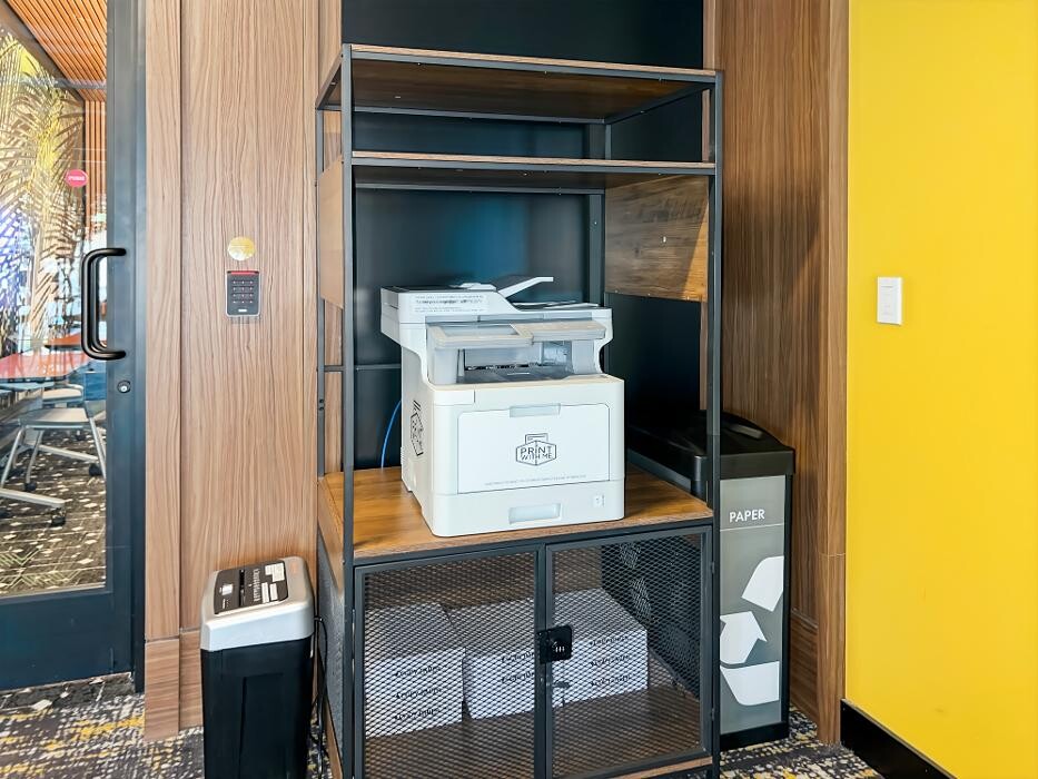 Images Regus Palm Springs