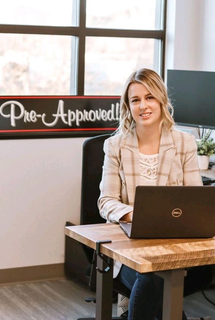 Images Chrissy Sittinger - Mortgage Consultant