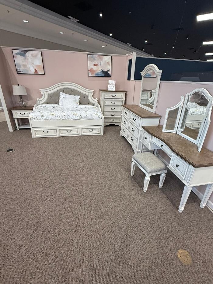 Images 5th Avenue Furniture
