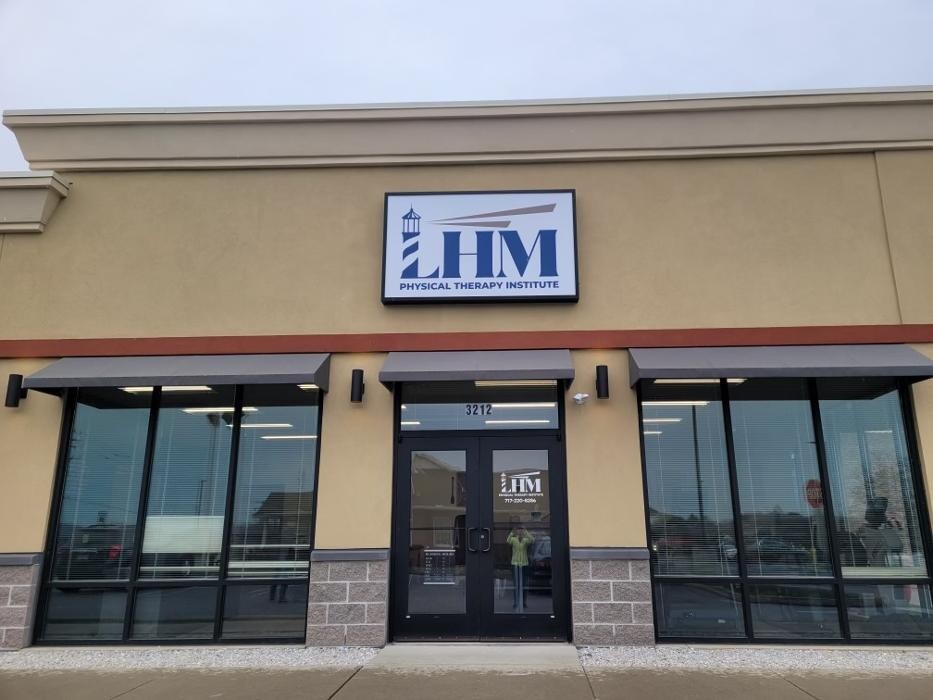 Images LHM Physical Therapy Institute - Red Lion