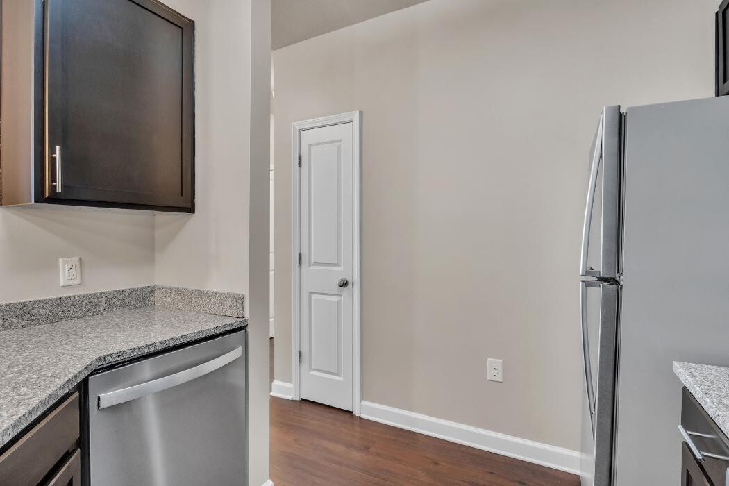 Images Wellsley Park Apartments