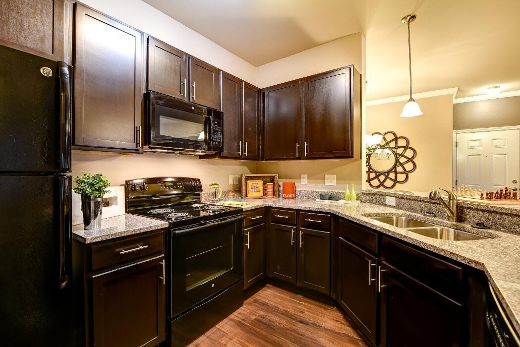 Images Wellsley Park Apartments