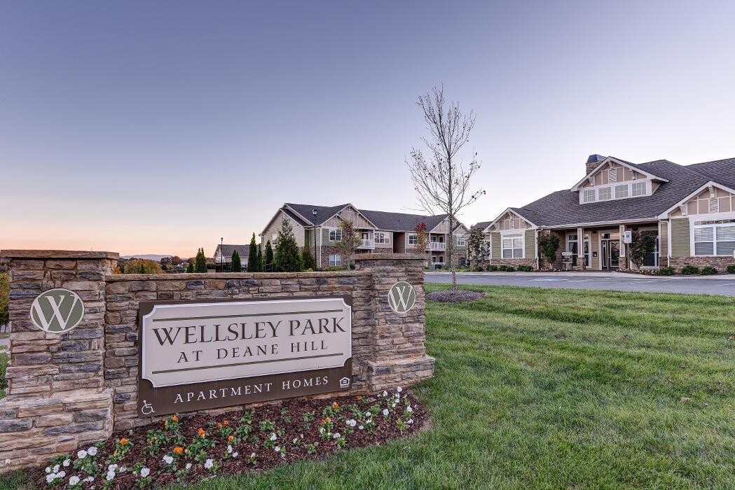 Images Wellsley Park Apartments