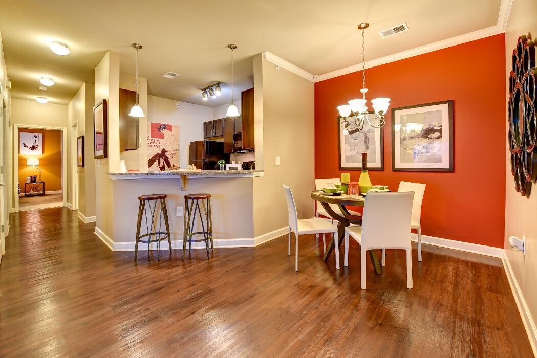 Images Wellsley Park Apartments