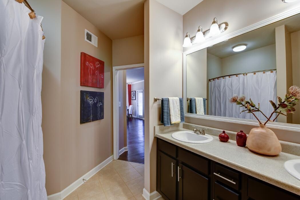 Images Wellsley Park Apartments