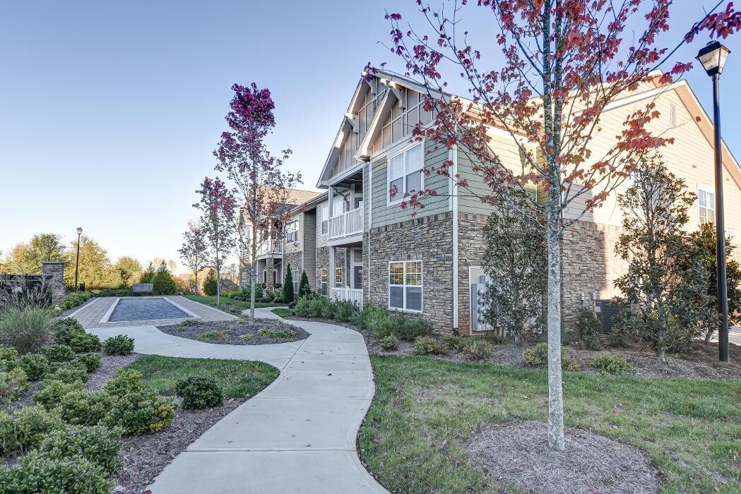 Images Wellsley Park Apartments