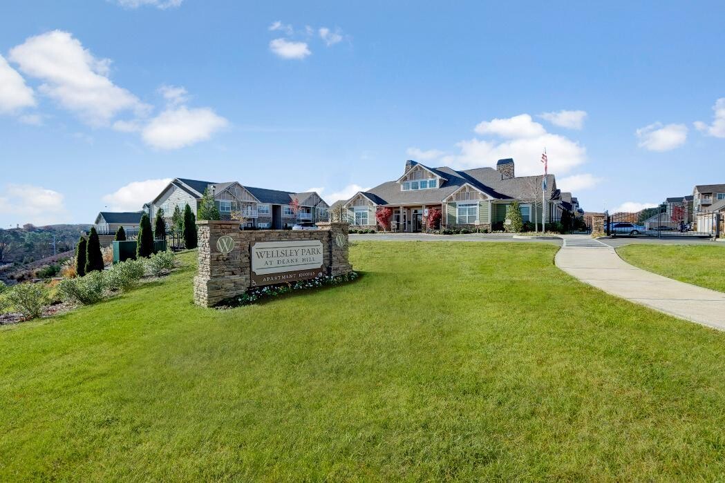 Images Wellsley Park Apartments