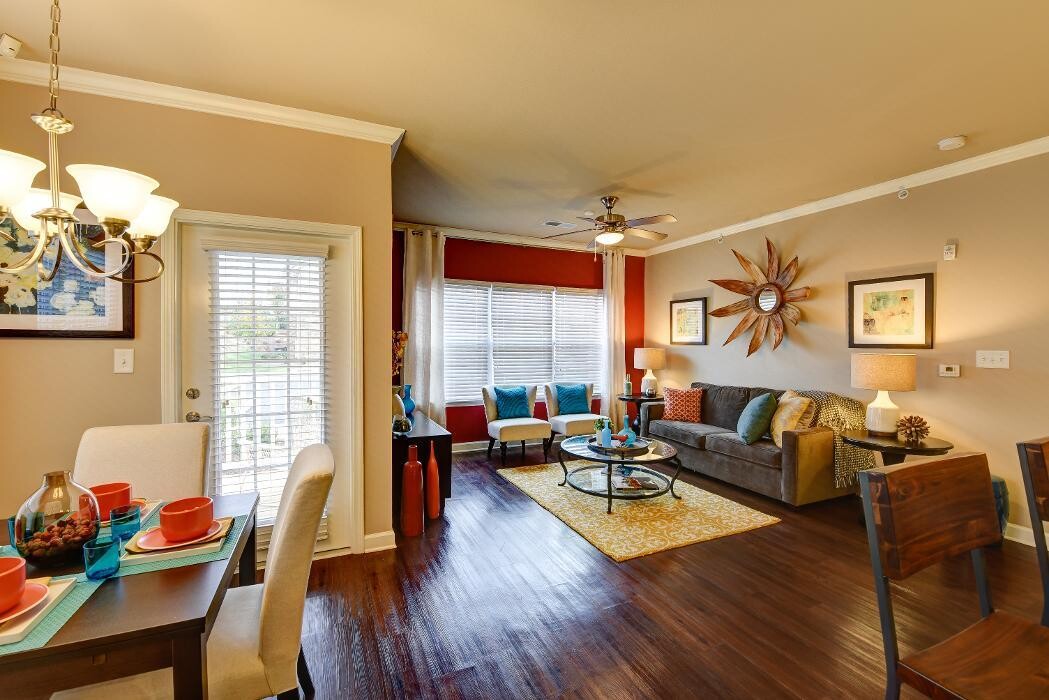 Images Wellsley Park Apartments