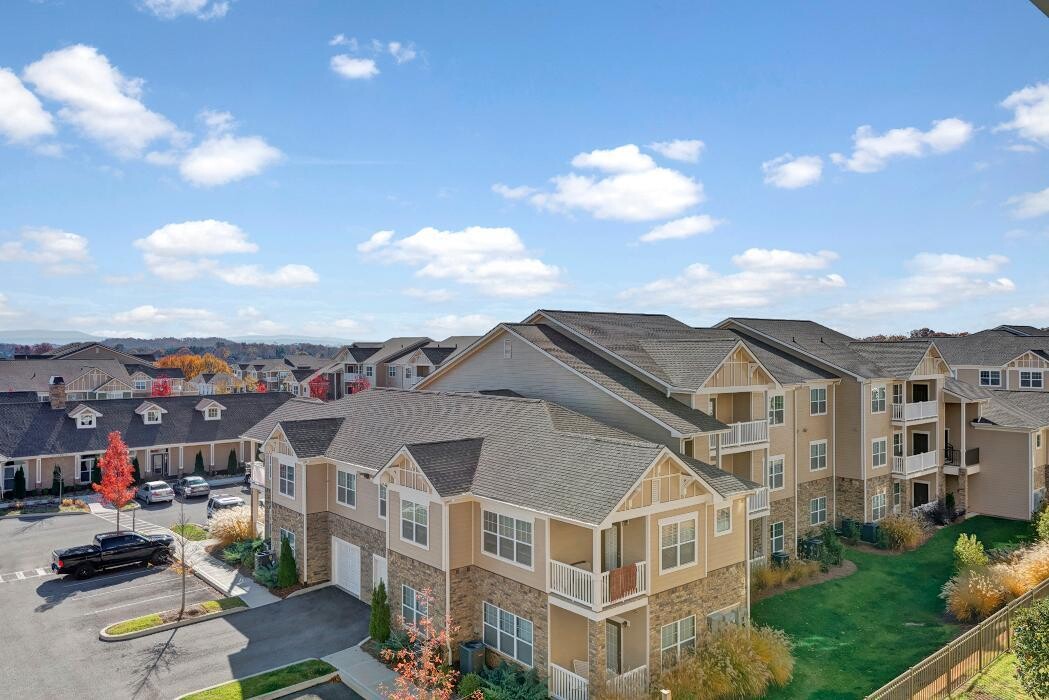 Images Wellsley Park Apartments