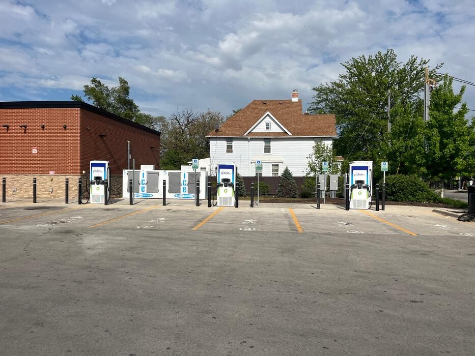 Images bp pulse Charging Station