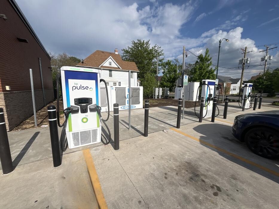 Images bp pulse Charging Station