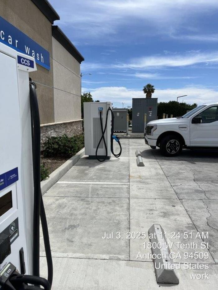Images bp pulse Charging Station