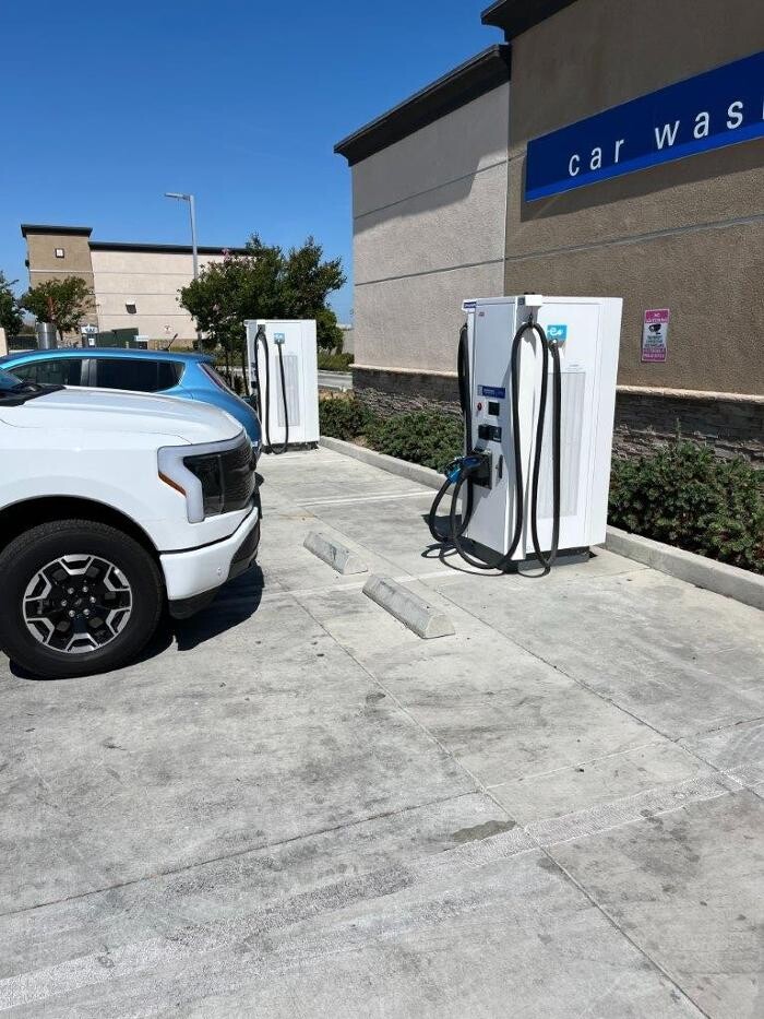 Images bp pulse Charging Station