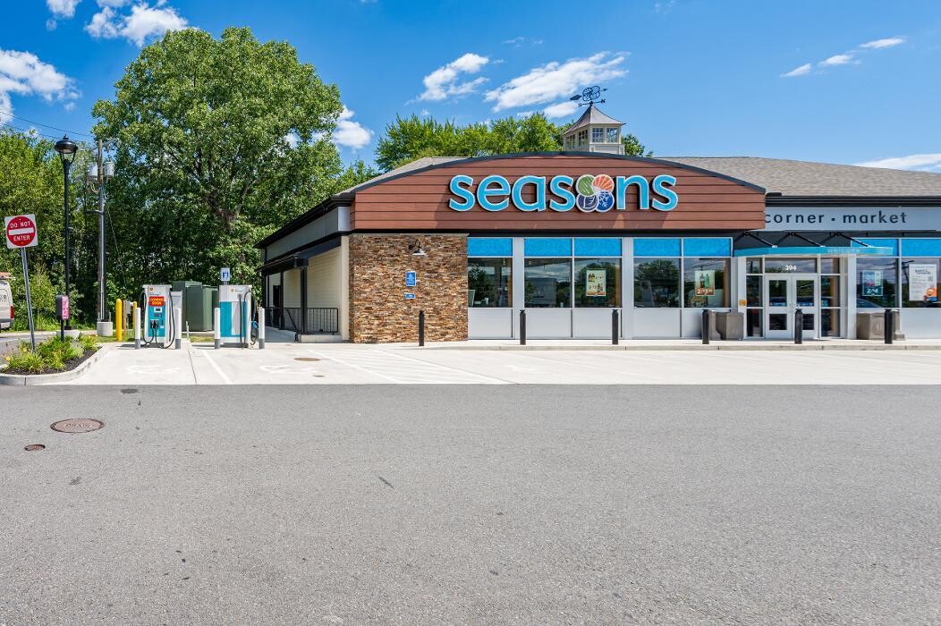 Images Shell Recharge Charging Station