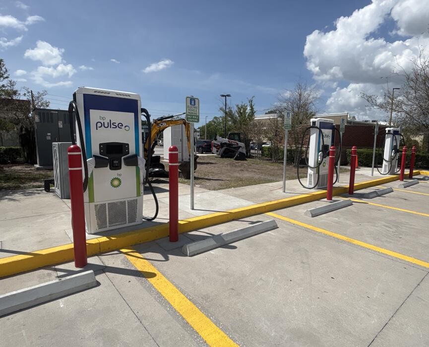 Images bp pulse Charging Station