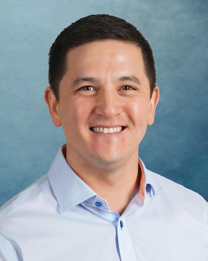 Images Orthopedic hip and knee doctor: Philip Huang, DO