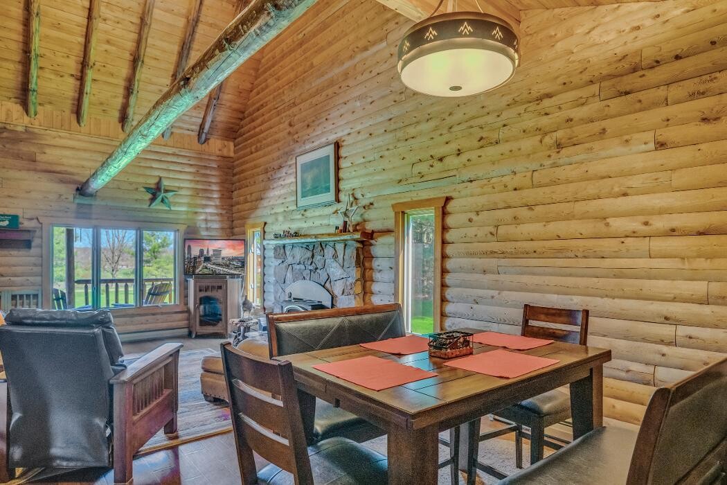 Images Beth Kitchen, Realtor