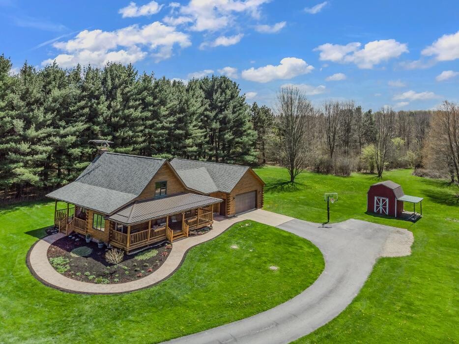 Images Beth Kitchen, Realtor