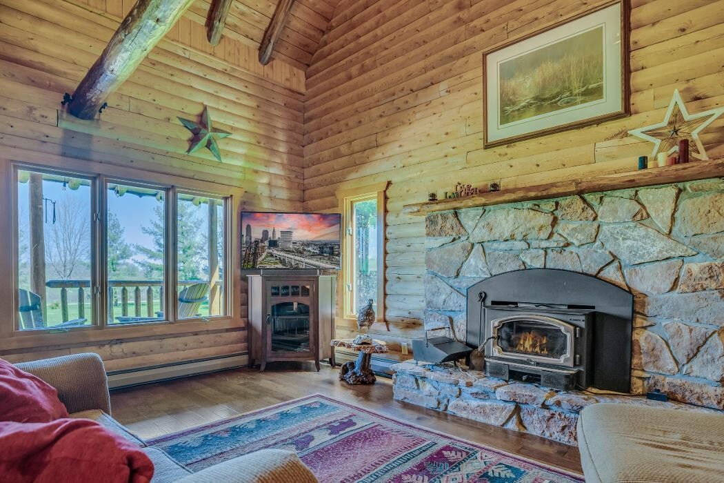 Images Beth Kitchen, Realtor