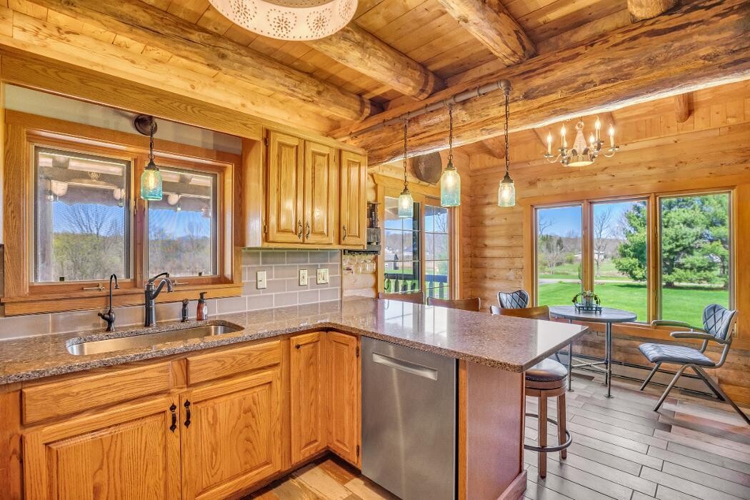 Images Beth Kitchen, Realtor