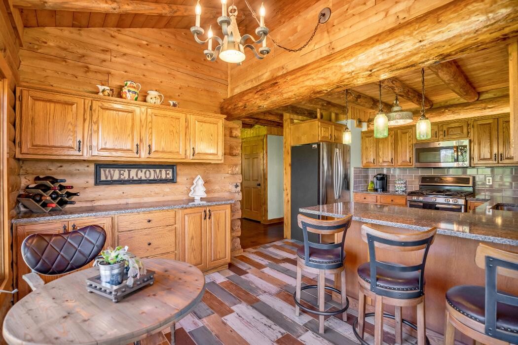 Images Beth Kitchen, Realtor