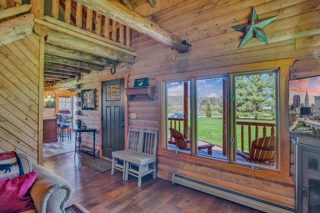 Images Beth Kitchen, Realtor