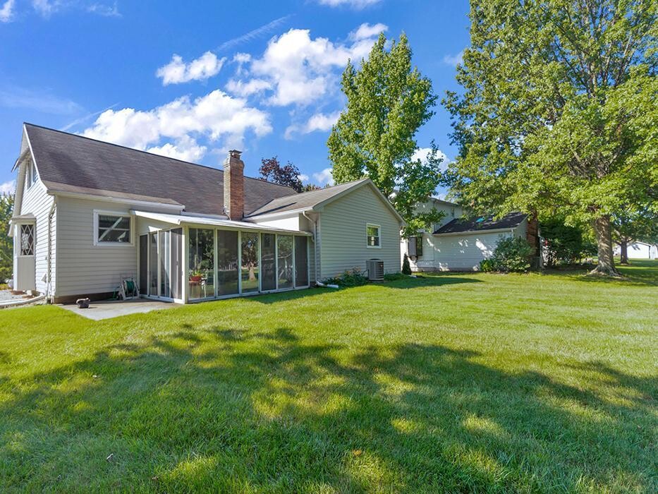 Images Beth Kitchen, Realtor