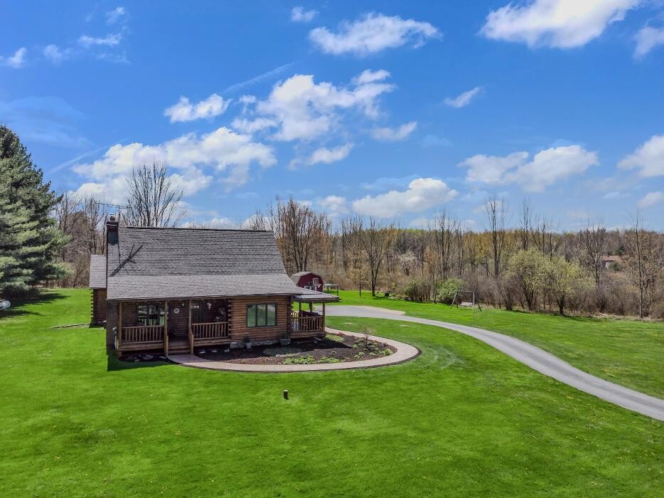 Images Beth Kitchen, Realtor