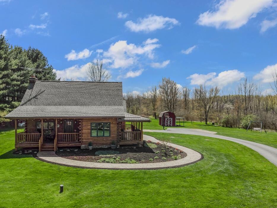 Images Beth Kitchen, Realtor