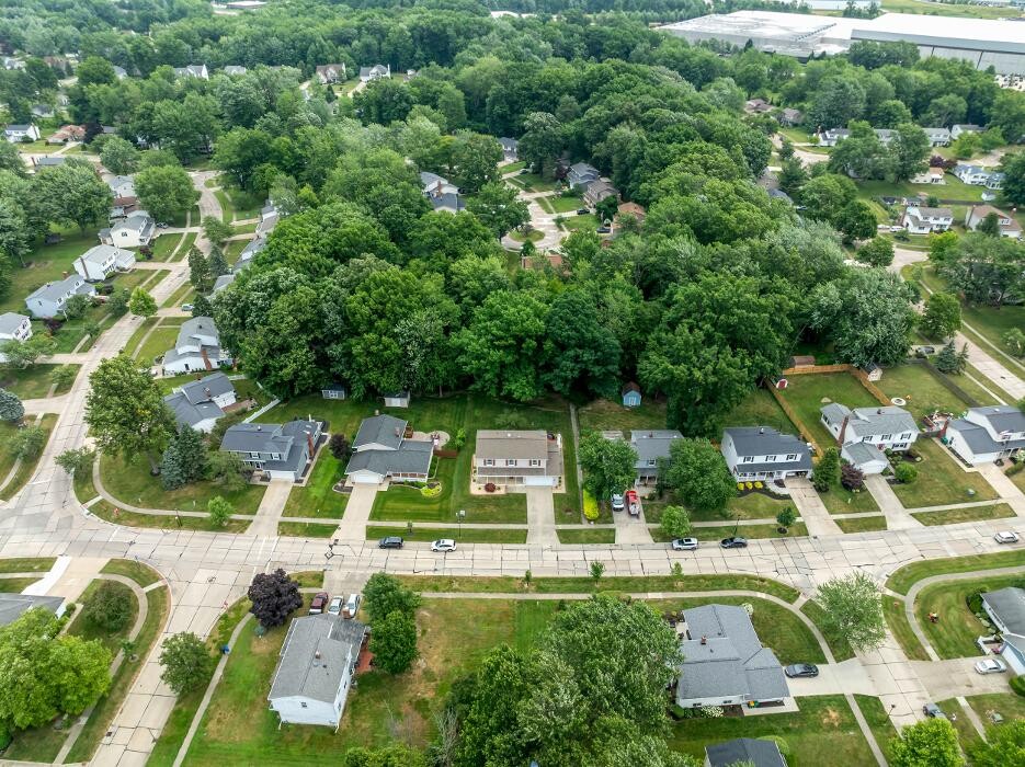 Images Beth Kitchen, Realtor